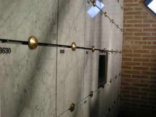 14-Comune di Ferrara - cimitero La Certosa. Batteria ossari in acciaio zincato